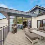 Bayview Luxury 4 Bedroom Penthouse