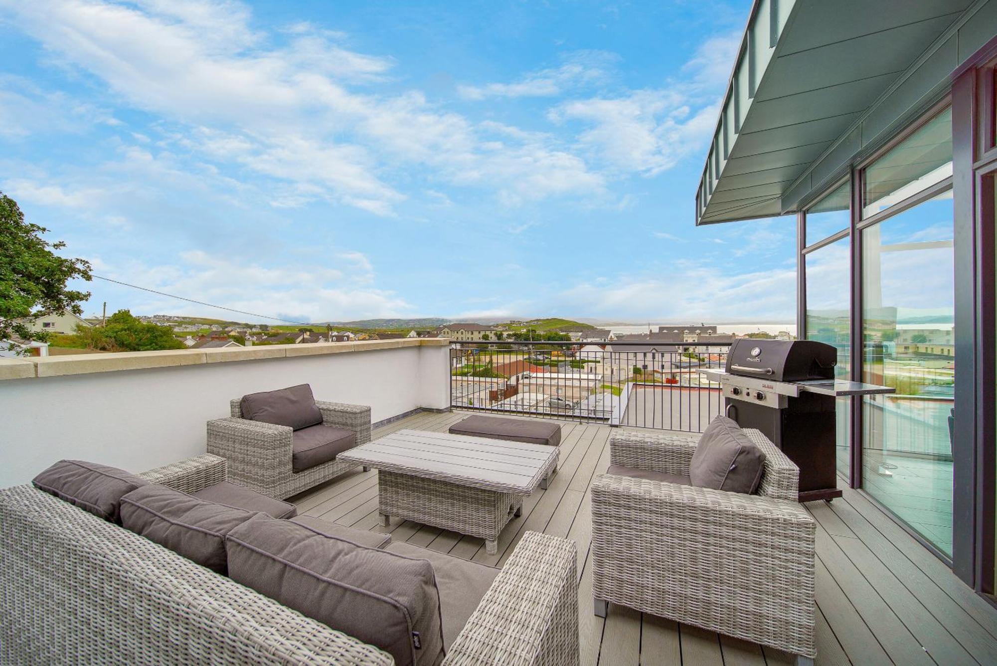 Bayview Luxury 4 Bedroom Penthouse Holiday home
