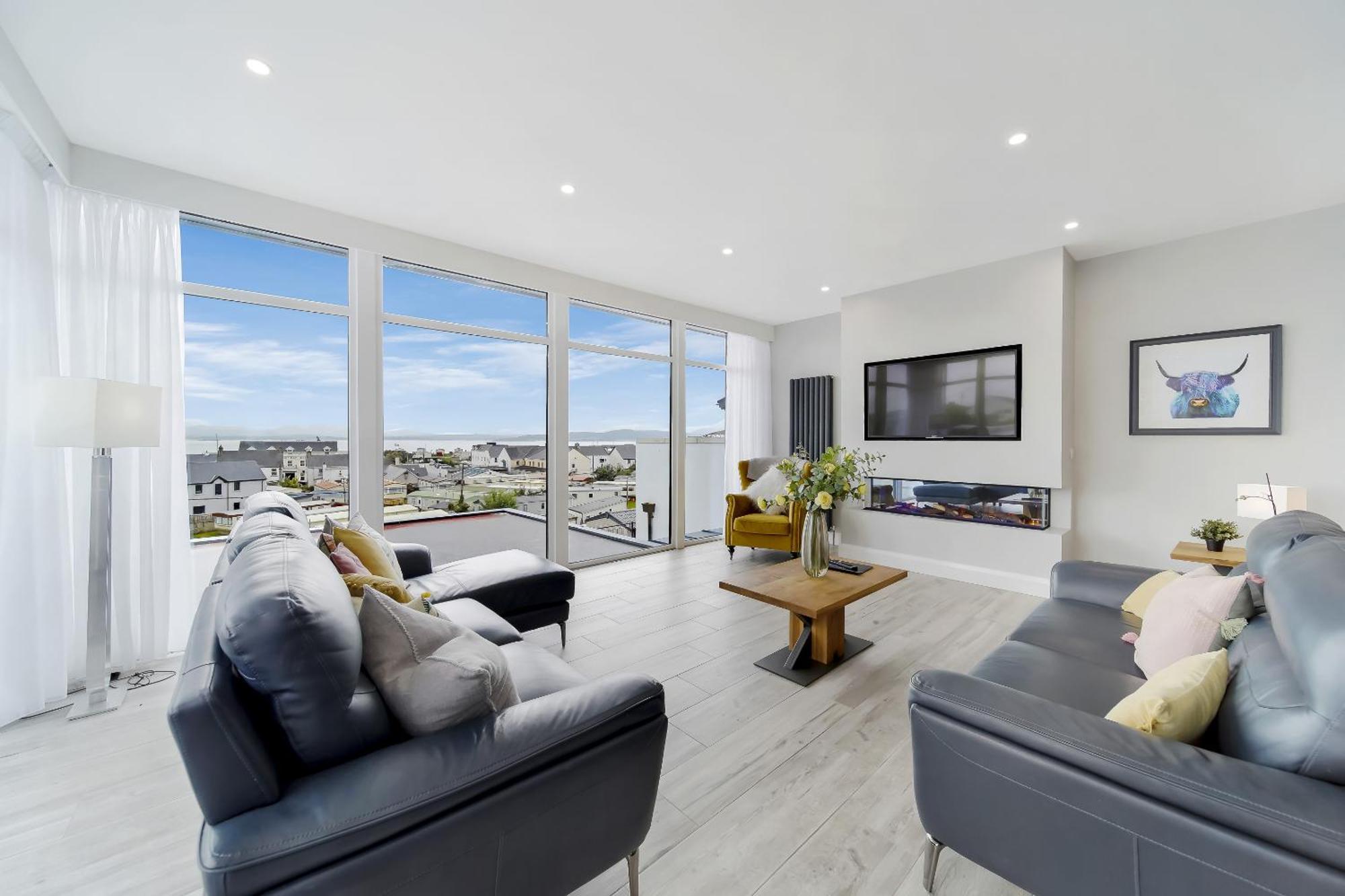 Bayview Luxury 4 Bedroom Penthouse Downings